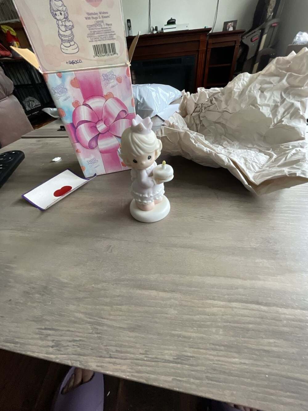 #T Precious Moments Birthday Wishes With Hugs And Kisses Figurine